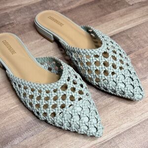 NWOT Cushionaire Behold Vegan Woven Mule - Size 9 fits like an 8